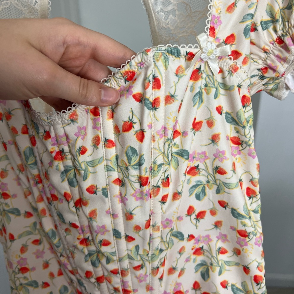 Victoria’s Secret Strawberry Floral Corset 🍓💐 - Picture 3 of 6